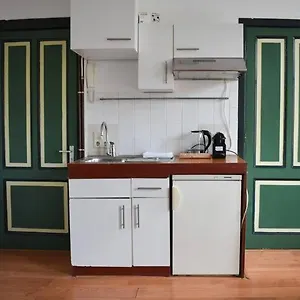 https://cosy-apartment-next-to-vondelpark.amsterdamhotelsnl.com